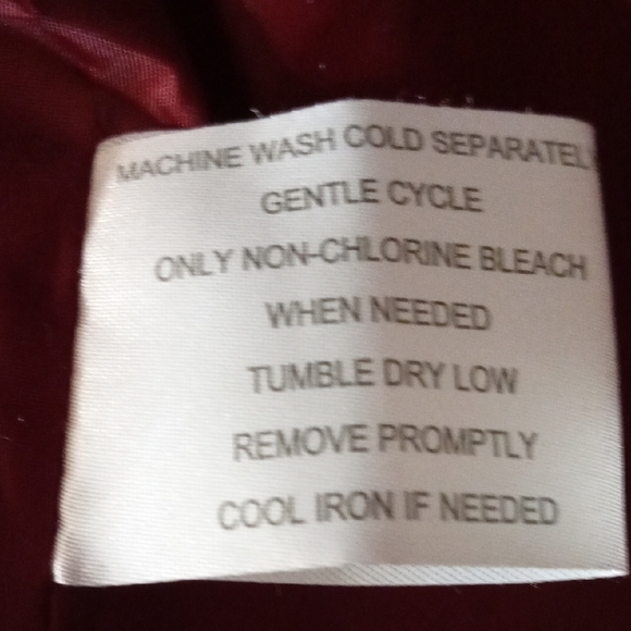 Gallery Red Jacket - Picture 5 of 7